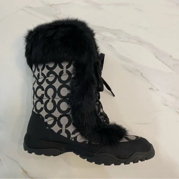 Coach Logo Winter Boots with Fur, Size 8 - Picture 1 of 8